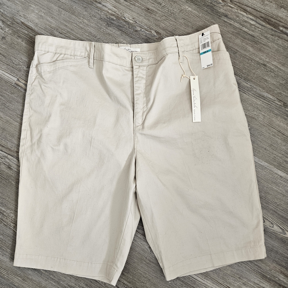 Gloria Vanderbilt Women's Chino Bermuda Shorts...NEW